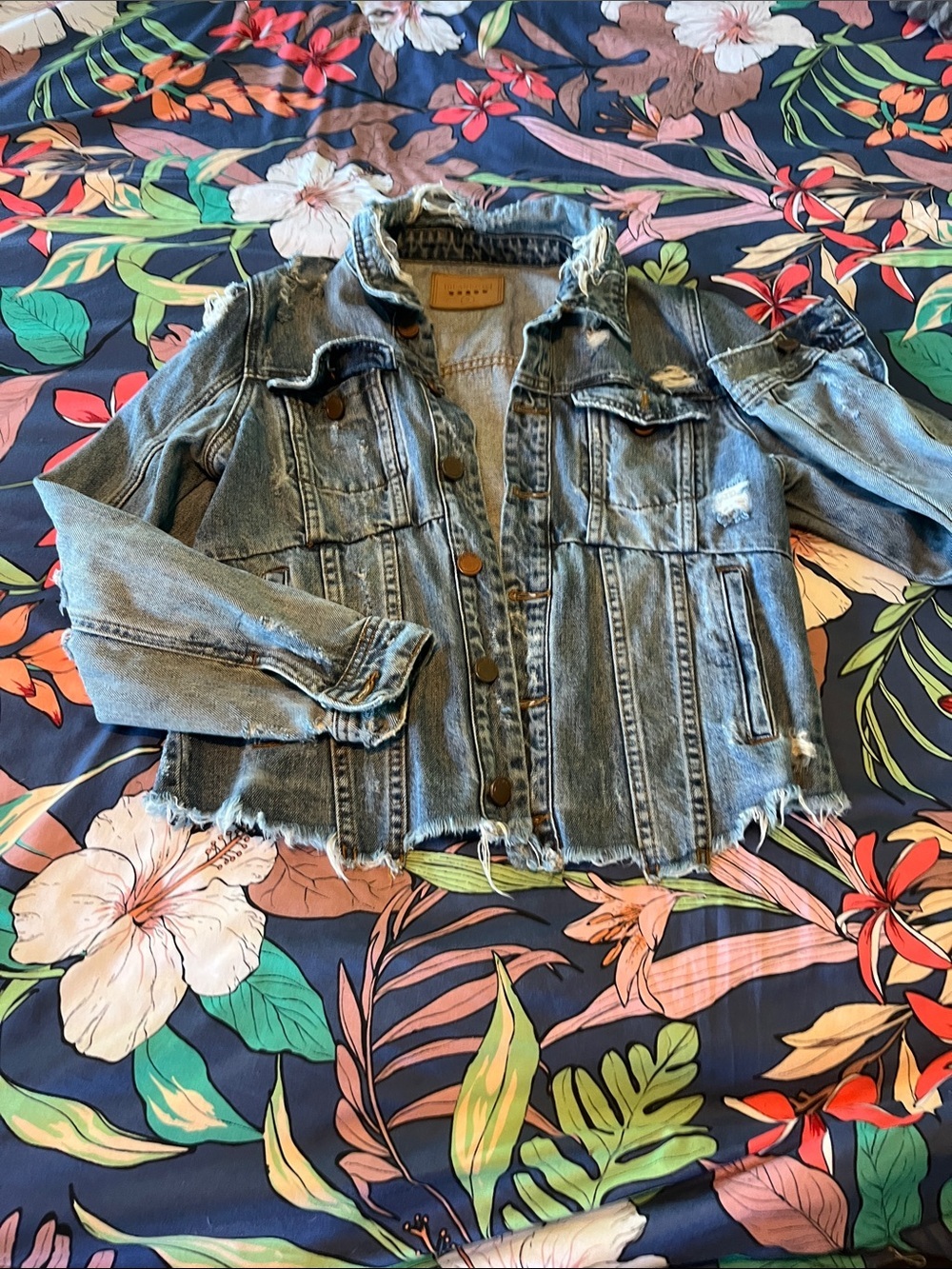 Distressed raw hem jean jacket